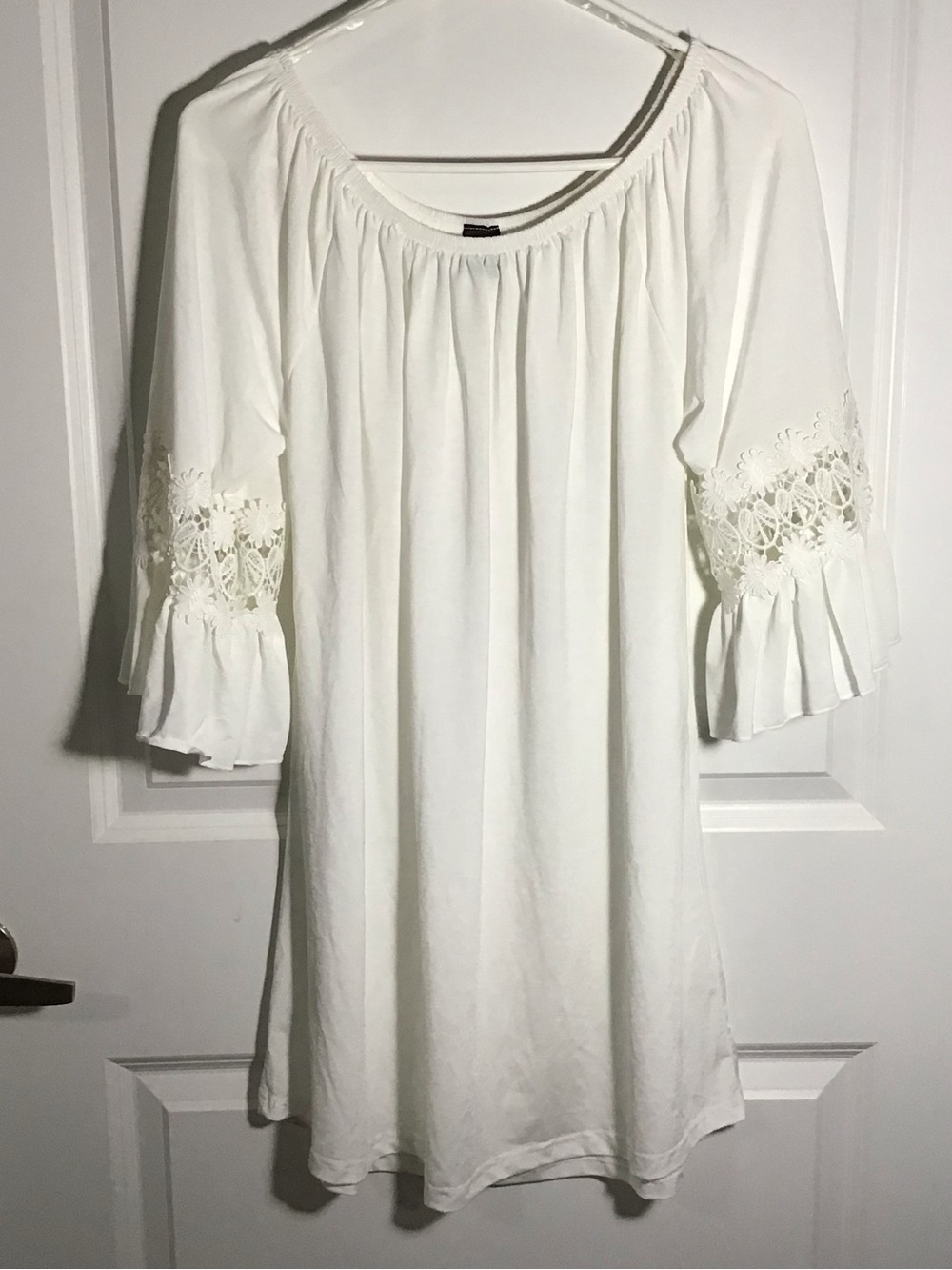 WinWin White Off-Shoulder Tunic Top with Lace Sleeve Detail L